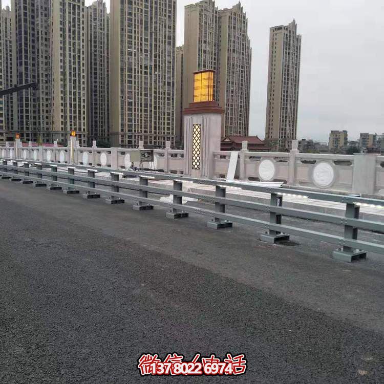 大理石護欄雕塑，為街道景觀帶來精美絕倫