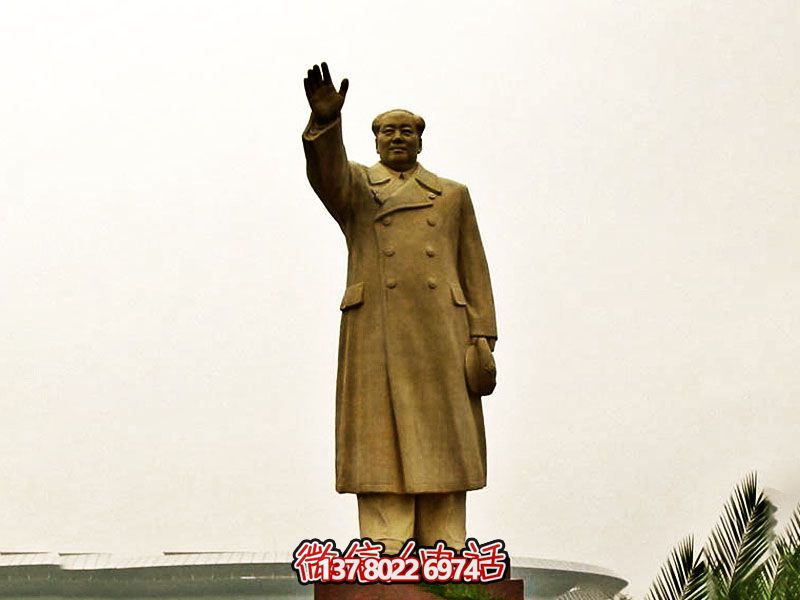 毛澤東偉人銅雕揮手，宣揚(yáng)偉大精神！