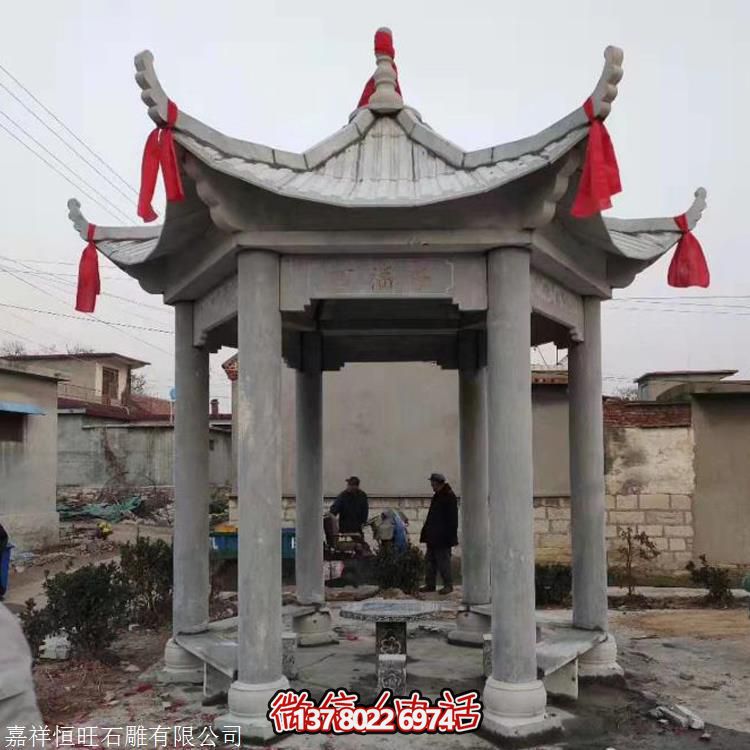 仿古石雕亭子，增添學校公園獨特韻味