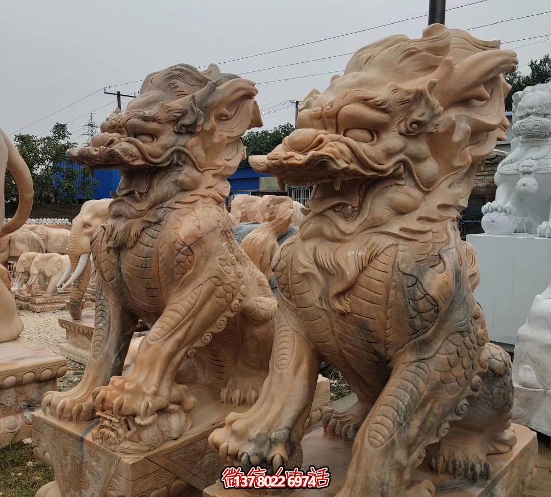 大型黃蠟石麒麟雕塑，點(diǎn)綴廣場(chǎng)景觀
