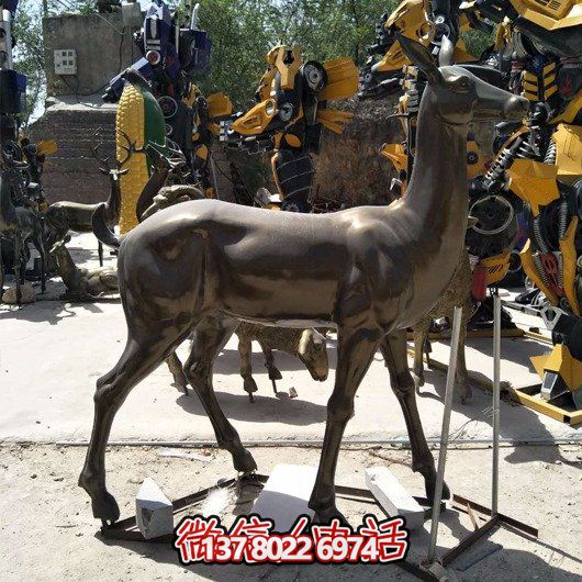 精美雕塑鹿，點(diǎn)綴園林景觀，增添藝術(shù)氣息