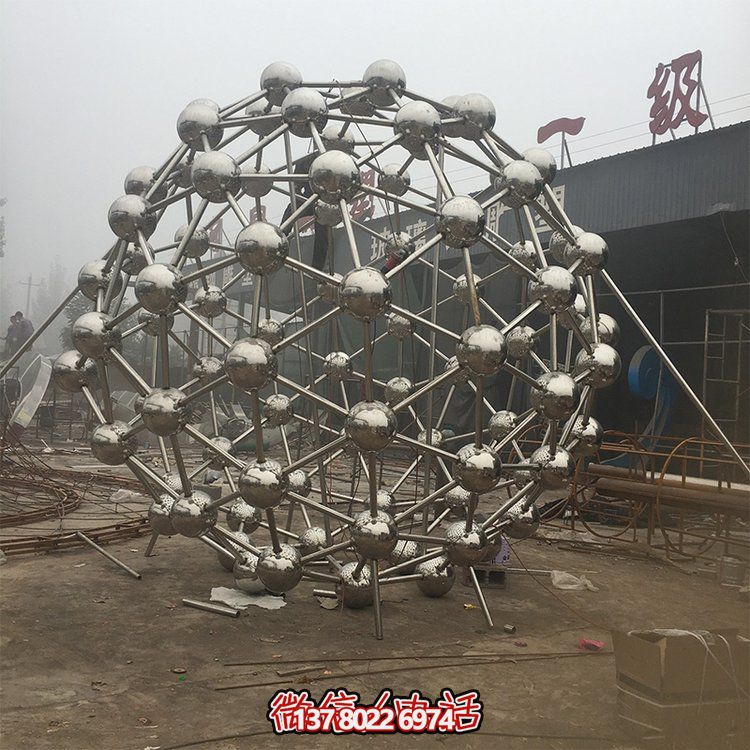 不銹鋼鏤空雕塑，為戶外景觀增添獨(dú)特色彩