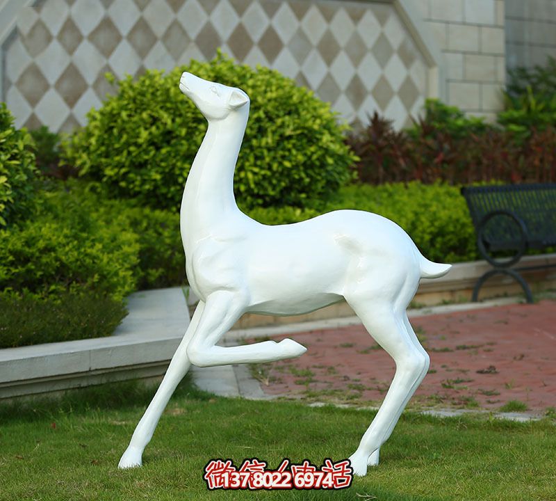 公園草坪奔跑的玻璃鋼鹿雕塑 公園草坪奔跑的玻璃鋼鹿雕塑